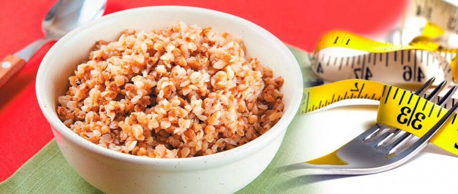Porridge di grano saraceno e fascia centimetro